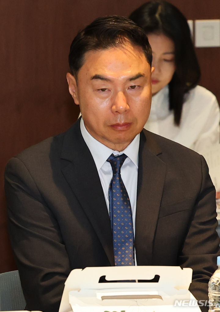 [서울=뉴시스] 최진석 기자 = 정지영 현대백화점 대표이사가 10일 서울 강남구 영동대로 무역협회에서 열린 제1차 유통산업 미래포럼에 참석해 있다. 2024.05.10. myjs@newsis.com