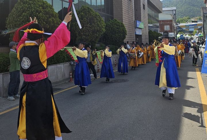 영양군 영양읍 일원에서 영양원놀음 원님 행차가 시연되고 있다. (사진=영양군 제공) *재판매 및 DB 금지