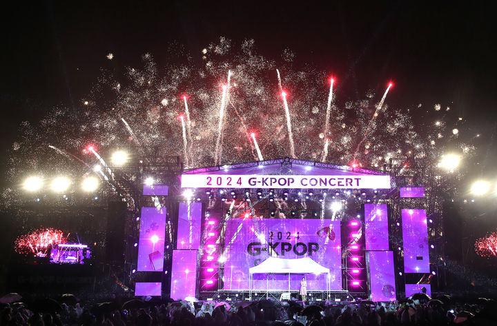 [서울=뉴시스] 고승민 기자 = 서울 강남구(구청장 조성명)가 지난 11일 한강공원 신사잠원지구(미성아파트, 신사나들목 뒤편) 다목적 운동장에서 G-KPOP 콘서트를 개최했다고 밝혔다. 올해 4회째인 이번 G-KPOP 콘서트는 다이나믹듀오, 빅마마 등 세대를 아우르는 다양한 장르의 아티스트 6팀이 출연했다. (사진=강남구 제공) 2024.05.12. photo@newsis.com *재판매 및 DB 금지
