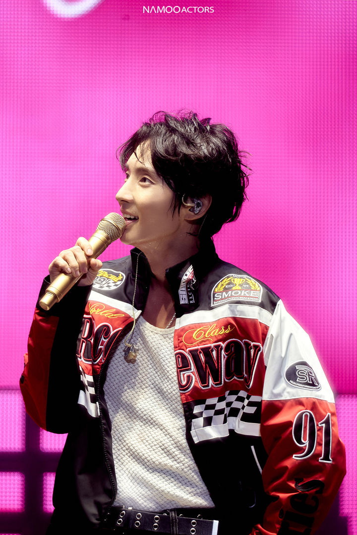 [서울=뉴시스] 배우 이준기가 지난 11일 서울 서대문구 이화여대 대강당에서 팬미팅 '준기'S 데이 2024 인 서울 : 봄, 어게인'을 개최했다. (사진=나무엑터스 제공) 2024.05.13. photo@newsis.com *재판매 및 DB 금지