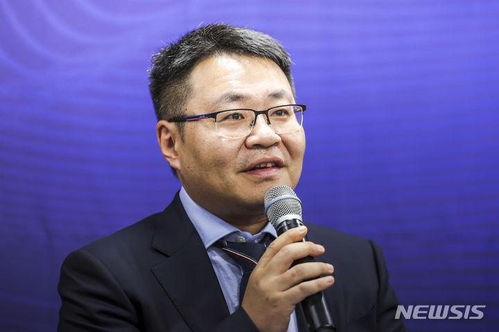 [서울=뉴시스] 정병혁 기자 = 퀸선 웨일코코리아(테무) 대표이사가 13일 서울 용산구 한국소비자연맹에서 열린 해외 온라인 플랫폼 자율 제품안전 협약식에서 발언하고 있다. 2024.05.13. jhope@newsis.com