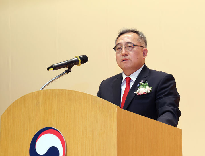 [서울=뉴시스] 김진아 기자 = 김종철 병무청장이 13일 정부대전청사에서 열린 취임식에서 취임사를 하고 있다. (사진=병무청 제공) 2024.05.13. photo@newsis.com *재판매 및 DB 금지