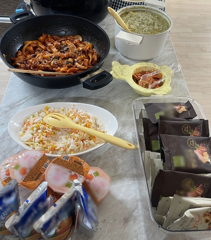 [대구=뉴시스] 정재익 기자 = 대구 서구 내당동의 한 무료 공부방에서 제공하는 음식. 2024.05.15. jjikk@newsis.com *재판매 및 DB 금지