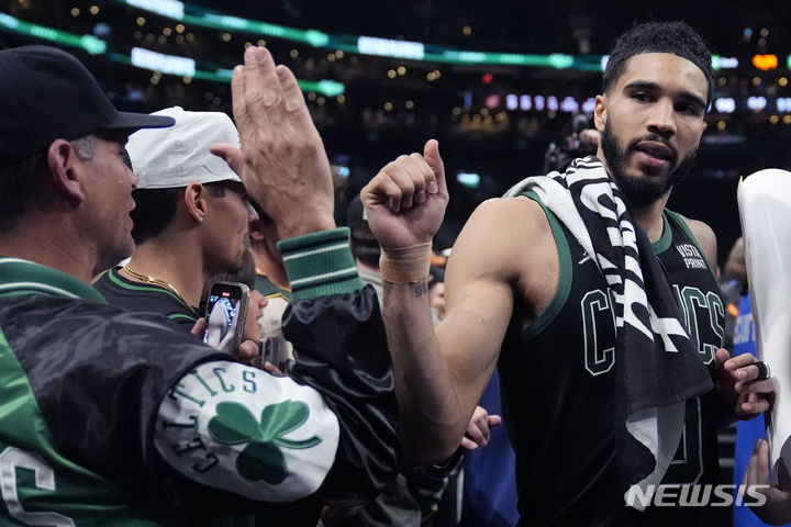 [보스턴=AP/뉴시스]NBA 보스턴, 3년 연속 동부 콘퍼런스 결승행. 2024.05.15.