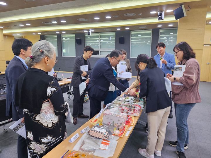 경상남도 수산물 공동브랜드 '청경해' 2024년 상반기 지정을 위한 심의 현장.(사진=경남도 제공) *재판매 및 DB 금지