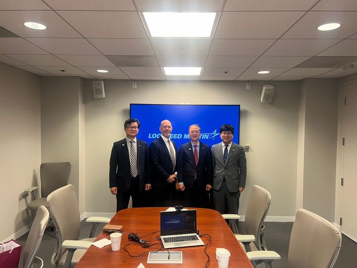 양오봉 전북대총장은 록히드마틴을 방문해 지속적인 프로그램을 함께 개발해 나가기로 했다. *재판매 및 DB 금지