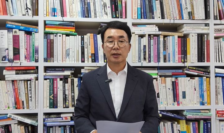 [서울=뉴시스] HLB그룹 진양곤 회장이 지난 17일 오전 유튜브를 통해 '리보세라닙' 관련 발표를 하고 있다. (사진=유튜브 캡쳐) 2024.05.17. photo@newsis.com  *재판매 및 DB 금지