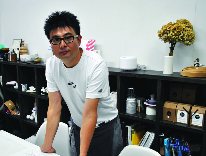 [서울=뉴시스] 김준영 한국도자디자인협회 회장(사진=한국도자디자인협회 제공)2024.05.17.photo@newsis.com