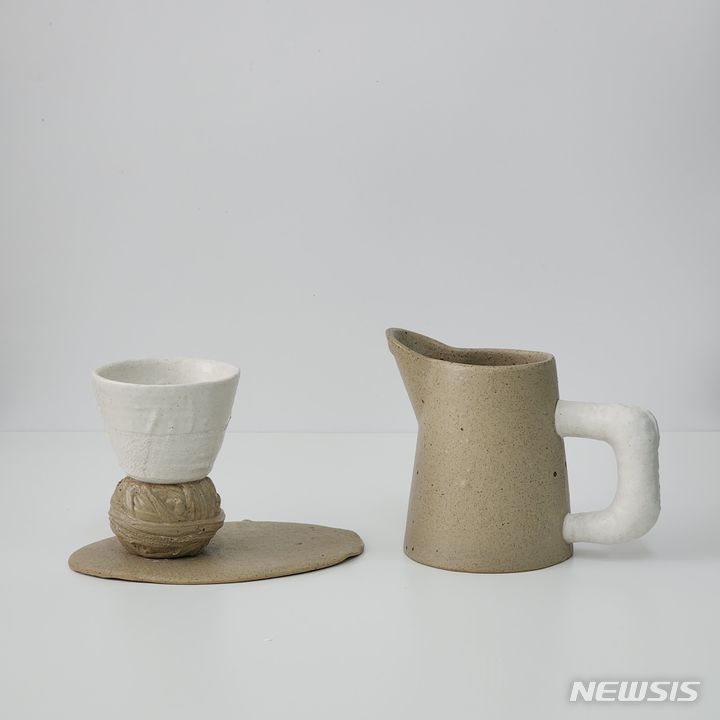 [서울=뉴시스] 크라떼 인 서울에 전시되는 작품. 제주 옹기토로 만들었다.(사진=한국도자디자인협회 제공)2024.05.17.photo@newsis.com