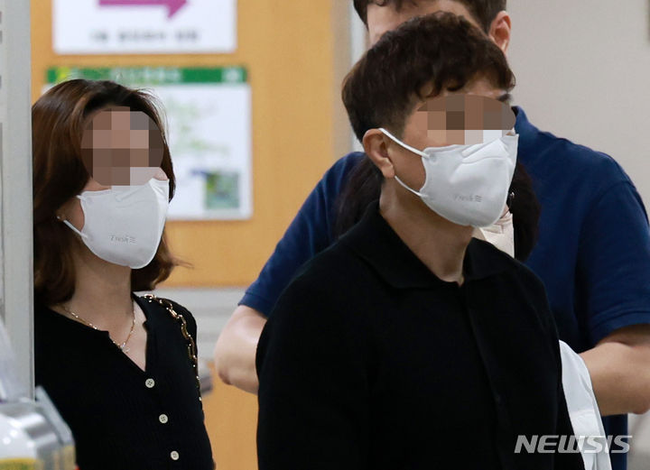 '출연료 수십억 횡령' 박수홍 친형, 대법에서 징역 3년6월 확정