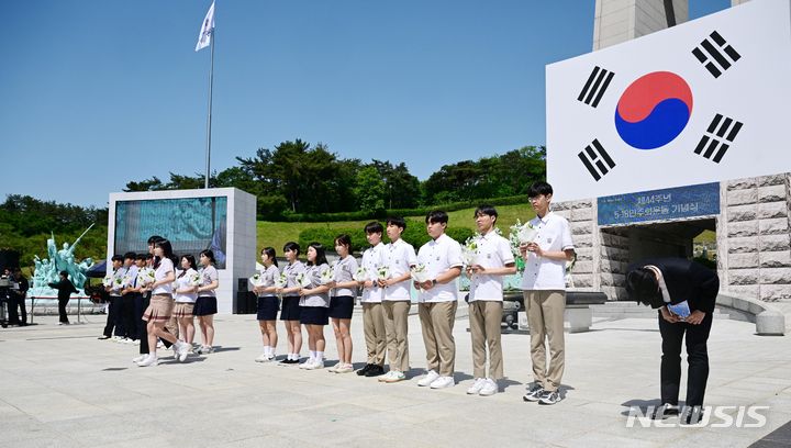 [광주=뉴시스] 김혜인 기자 = 18일 오전 광주 북구 운정동 국립5·18민주묘지에서 5·18민주화운동 44주년 기념식이 열리고 있다. (공동취재) 2024.05.18. hyein0342@newsis.com