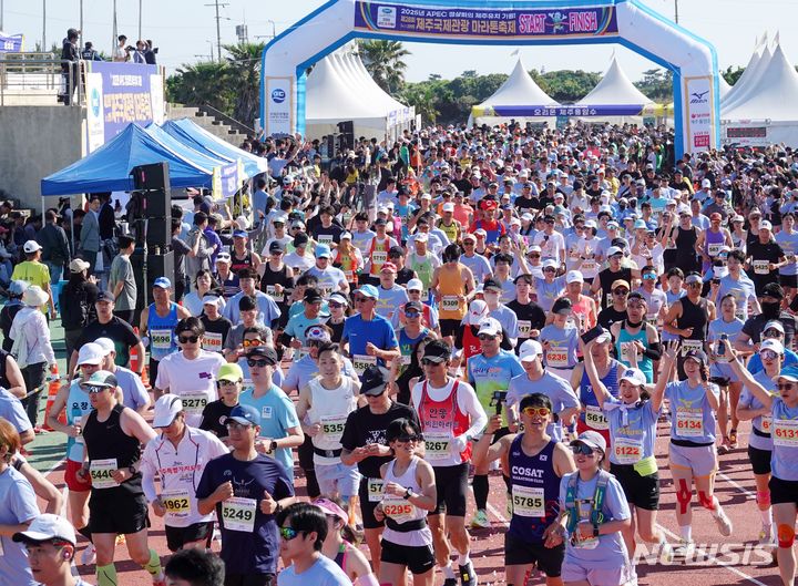 [제주=뉴시스] 제주 마라톤 대회 자료 사진. (사진=뉴시스DB) 