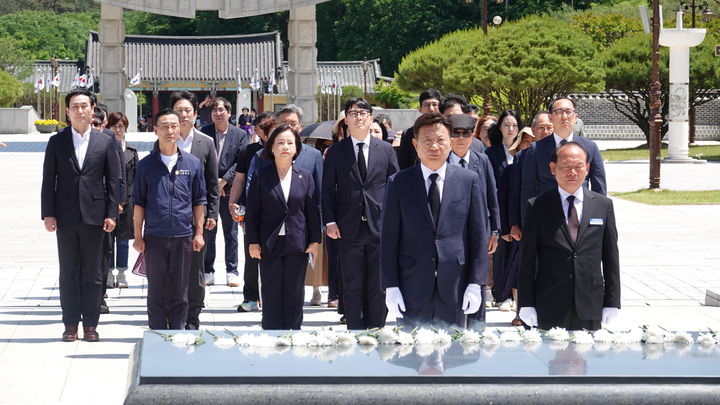 [울산=뉴시스] 광주를 방문한 더불어민주당 울산시당  *재판매 및 DB 금지