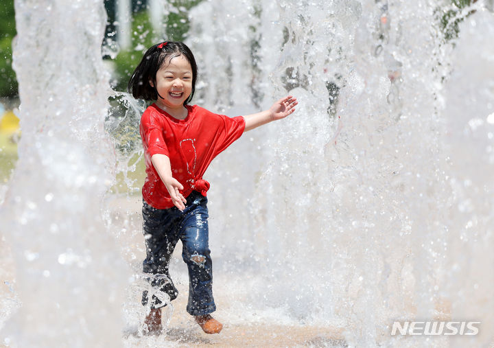인천, 구름 많고 초여름 더위 지속…낮 최고 24도