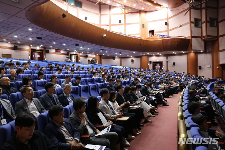 [전주=뉴시스] 전북연구원 백년포럼 모습. (사진=전북연구원 제공) 2024.05.20. photo@newsis.com *재판매 및 DB 금지