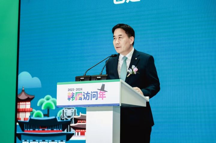 서영충 한국관광공사 사장직무대행이 18일 상하이 환치우강 쇼핑몰에서 열린 K-관광 로드쇼 개막행사에서 환영사를 하고 있다.(사진=한국관광공사 제공) photo@newsis.com *재판매 및 DB 금지