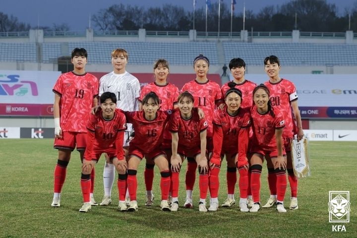 [서울=뉴시스] 지난 4월 신세계 이마트 초청 여자축구 국가대표 친선경기 필리핀전 당시 여자대표팀. (사진=대한축구협회 제공) 2024.05.20. *재판매 및 DB 금지