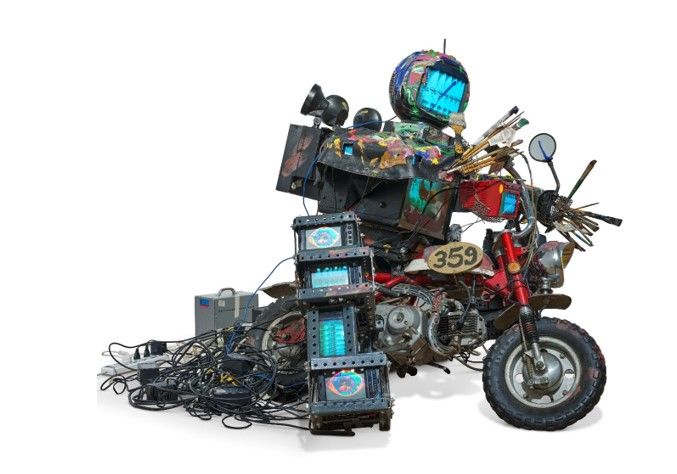 백남준(1932-2006), ‘루트 66(Route 66)’, mixed media sculpture, 130 x 150 x 120 cm. Executed in 1993. 추정가: HK$1,500,000 – 2,500,000 (한화 약 2.6억 – 4.3억 원) *재판매 및 DB 금지