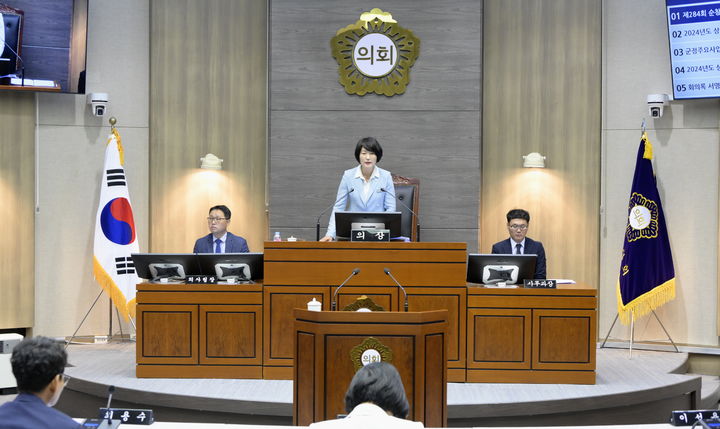 21일 열린 순창군의회 제284회 임시회 제1차 본회의, 신정이 의장이 개회를 선언하고 있다. *재판매 및 DB 금지