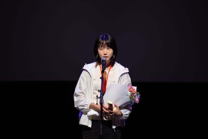 [서울=뉴시스] 국민대 조형대학 영상디자인학과 공선정 동문이 지난 1~10일 열린 제25회 전주국제영화제 한국단편경쟁 부문에서 대상을 수상했다. (사진=국민대 제공) *재판매 및 DB 금지