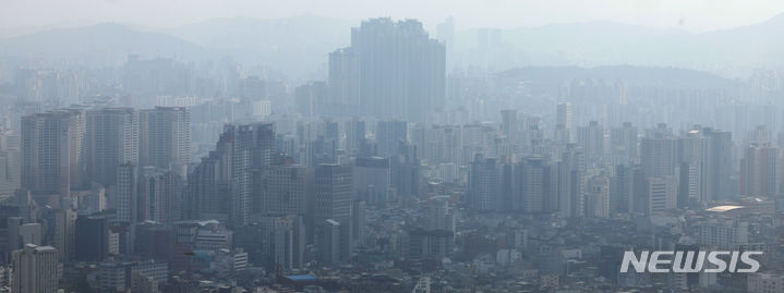 [서울=뉴시스] 김금보 기자 = 21일 서울 중구 남산에서 바라본 서울시내 아파트. 2024.05.01. kgb@newsis.com