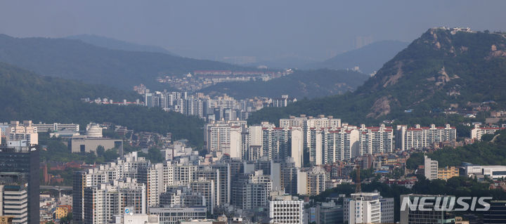 [서울=뉴시스] 김금보 기자 = 21일 서울 중구 남산에서 바라본 서울시내 아파트. 2024.05.01. kgb@newsis.com