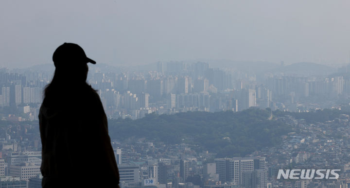 [서울=뉴시스] 김금보 기자 = 21일 서울 중구 남산에서 바라본 서울시내 아파트. 2024.05.01. kgb@newsis.com