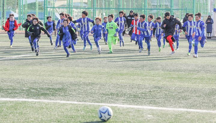 [산청=뉴시스] 산청군청 2024 산청축구스포츠클럽 회장배 전국 유소년 축구대회 *재판매 및 DB 금지  *재판매 및 DB 금지