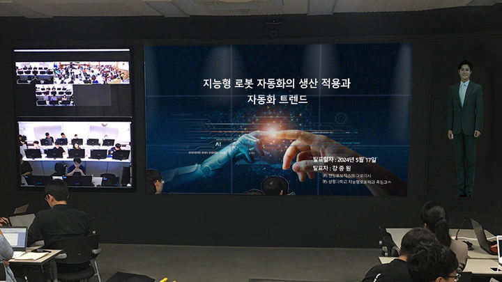 [서울=뉴시스] 한양대 ERICA는 한양로보틱스 강종원 대표를 초청해 언론정보관 HY-LIVE 강의실에서 지능형로봇 특별 강연을 개최했다. (사진=한양대 제공) *재판매 및 DB 금지