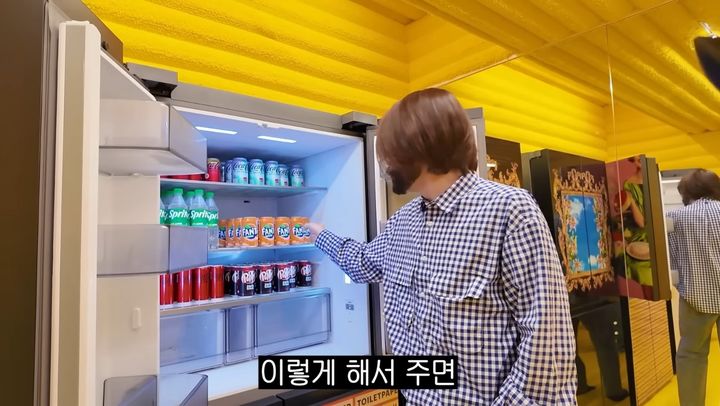 [서울=뉴시스] 유튜브 채널 '노홍철'에는 지난 23일 '광기로 가득찬 노홍철 압구동 아지트 내부 최초공개'라는 제목의 영상이 올라왔다 (사진= 유튜브 채널 '노홍철' 캡처) 2024.5.24. photo@newsis.com *재판매 및 DB 금지