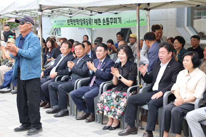 [계룡=뉴시스]계룡시는 25일 엄사면 도곡리 구 도곡초에서 세돌맞이 행사를 가졌다. 2024. 05. 26 *재판매 및 DB 금지