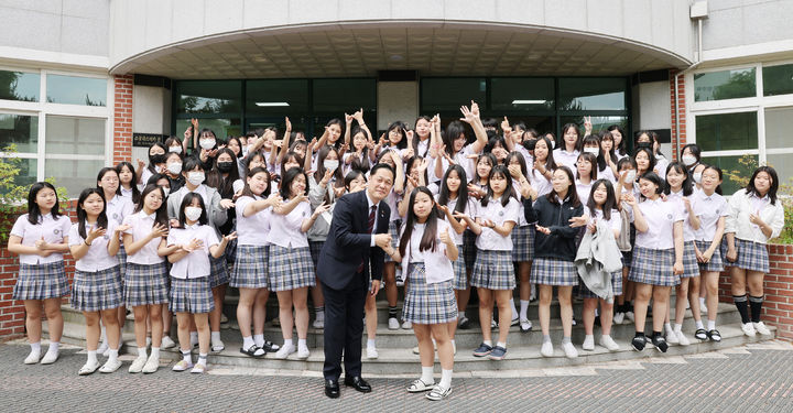순심여중 찾은 이희완 국가보훈부 차관 (사진=칠곡군 제공) *재판매 및 DB 금지