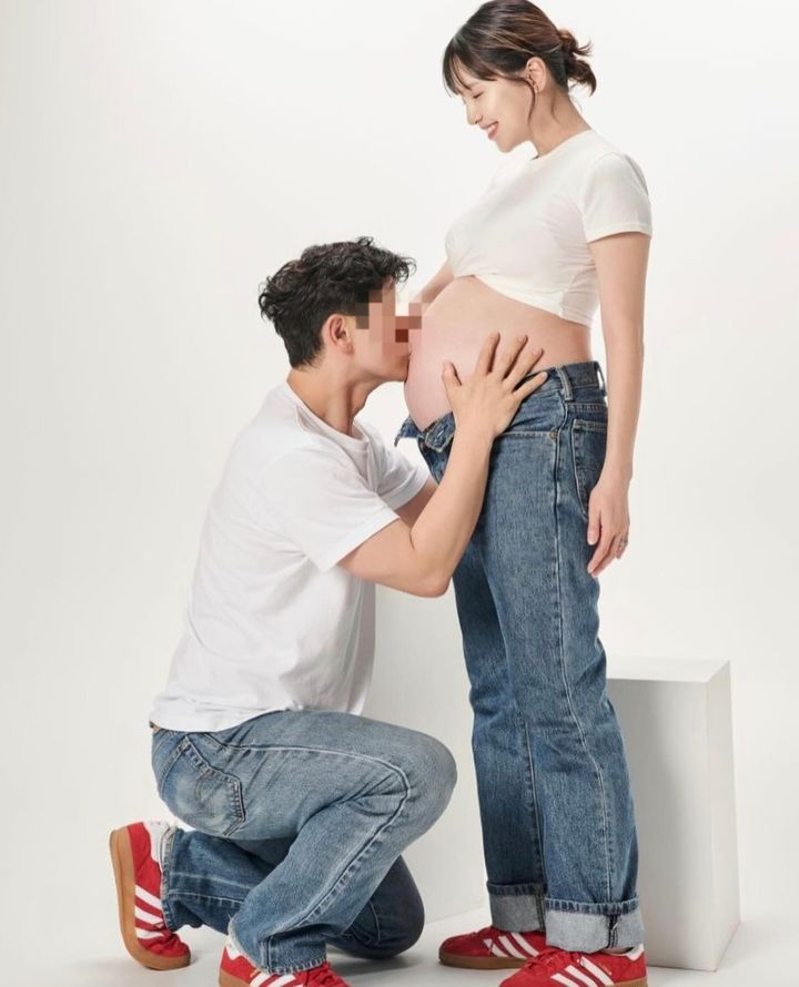 [서울=뉴시스] 그룹 '슈가' 출신 아유미가 아름다운 만삭 화보를 공개했다.(사진=아유미 인스타그램 캡처) 2024.05.27. photo@newsis.com *재판매 및 DB 금지