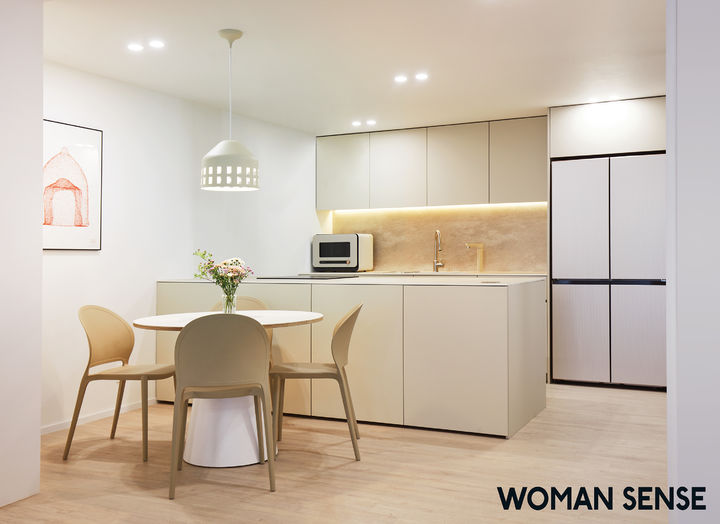 [서울=뉴시스] 그룹 H.O.T. 출신 토니안이 리모델링한 집을 공개했다. (사진=우먼센스 제공) 2024.05.27. photo@newsis.com *재판매 및 DB 금지