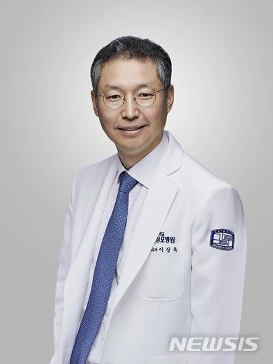 [인천=뉴시스] 이상욱 가톨릭대학교 인천성모병원 정형외과 교수