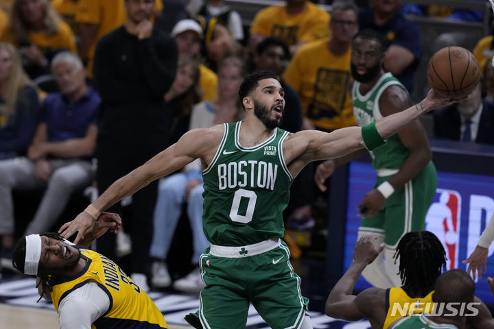 [인디애나폴리스=AP/뉴시스] 미국프로농구(NBA) 보스턴 셀틱스의 제이슨 테이텀. 2024. 5. 27.