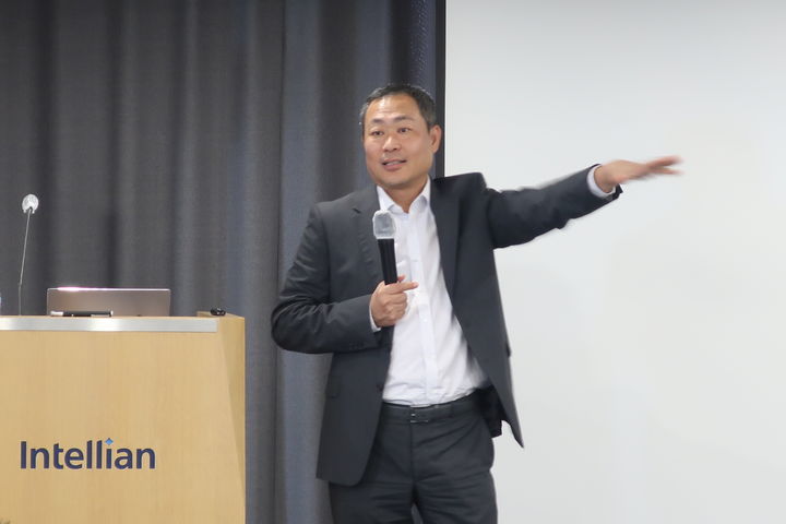 [서울=뉴시스] 성상엽 벤처기업협회 회장이 지난 27일 제1차 우수벤처기업 벤처 PR-Day에서 기업설명을 하고 있다. (사진=벤처기업협회 제공) 2024.05.28. photo@newsis.com *재판매 및 DB 금지