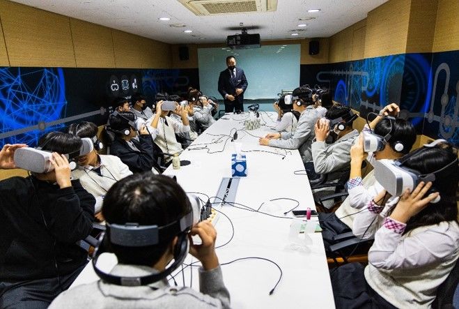 [안동=뉴시스] 경북하이텍고등학교의 AR수업 장면. (사진=경북교육청 제공) 2024.05.28 *재판매 및 DB 금지