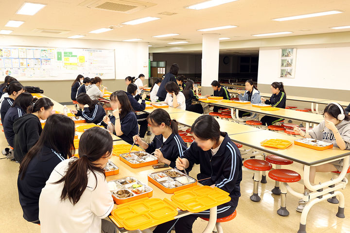 [서울=뉴시스]동작구가 수험생의 영양 및 편의를 제고하고 학부모의 양육 부담을 덜어주기 위해 전국 최초로 ‘동작형 고등학교 석식 도시락 지원 사업’을 시작한다고 밝혔다. 2024.05.28. (사진=동작구 제공) *재판매 및 DB 금지