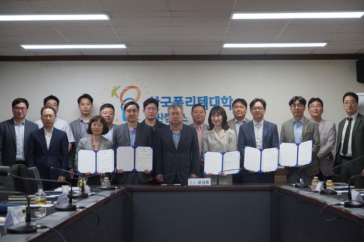 [울산=뉴시스] 구미현 기자 = 울산 폴리텍대는 28일 교내 대회의실에서 부울경 종합교육협의체 울산분과 1차 회의를 진행했다. 2024.05.28. (사진=울산 폴리텍대 제공) *재판매 및 DB 금지