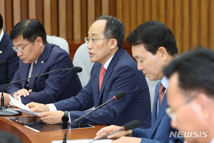 [서울=뉴시스] 권창회 기자 = 추경호 국민의힘 원내대표가 28일 오전 서울 여의도 국회에서 열린 원내대책회의에서 발언하고 있다. 2024.05.28. kch0523@newsis.com