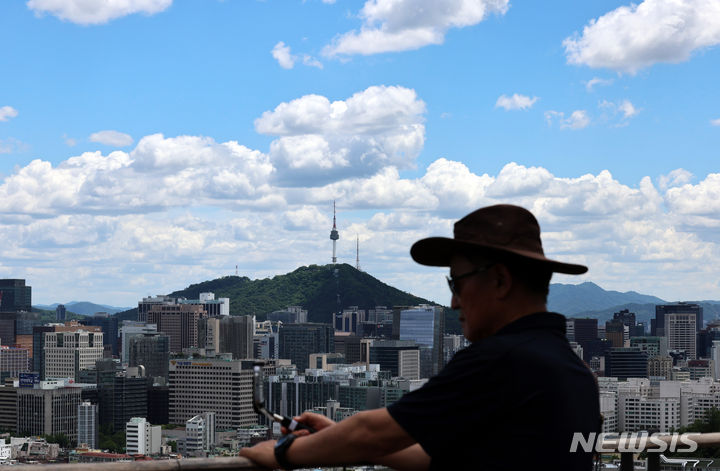 충북 맑다가 구름 많음…한낮 28도