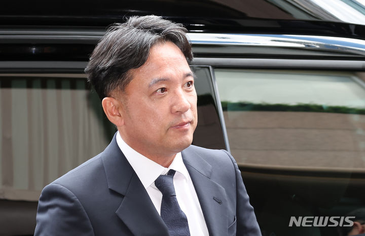 [서울=뉴시스] 김명년 기자 = 김택진 엔씨소프트 대표가 28일 오후 서울 중구 롯데호텔에서 열린 빈 자이드 알 나하얀 아랍에미리트(UAE) 대통령과의 간담회에 참석하고 있다.(공동취재) 2024.05.28. kmn@newsis.com