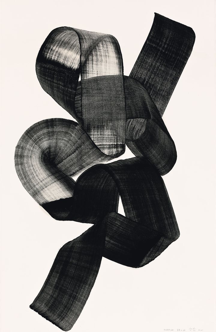  1억1300만원에 낙찰된 이배 '붓질 4-85', charcoal paint on paper, 102.5×66.8cm, 2021 *재판매 및 DB 금지