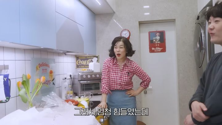 [서울=뉴시스] 지난 6일 유튜브 채널 '안녕하세요 최화정입니다'에는 '처음 공개되는 최화정의 럭셔리 new 주방'이라는 제목의 영상이 올라왔다 (사진= 유튜브 채널 '안녕하세요 최화정입니다' 캡처 ) 2024.5.29. photo@newsis.com *재판매 및 DB 금지