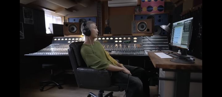 [서울=뉴시스] RM '너츠'. (사진 = 빅히트 뮤직 제공) 2024.05.30. photo@newsis.com *재판매 및 DB 금지