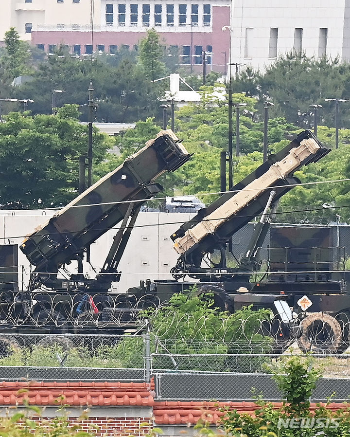 [평택=AP/뉴시스] 경기도 평택 캠프 험프리스에 배치돼 있는 패트리엇(PAC-3) 미사일 시스템. (사진=뉴시스 자료)