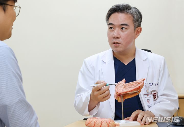 [서울=뉴시스]위암은 대부분 초기 별다른 증상이 나타나지 않는 데다 증상이 생겨도 위궤양·위염 등과 유사해 간과하기 쉽기 때문에 조기 발견과 치료가 중요하다. (사진= 고려대 안암병원 제공) 2024.05.31. photo@newsis.com.