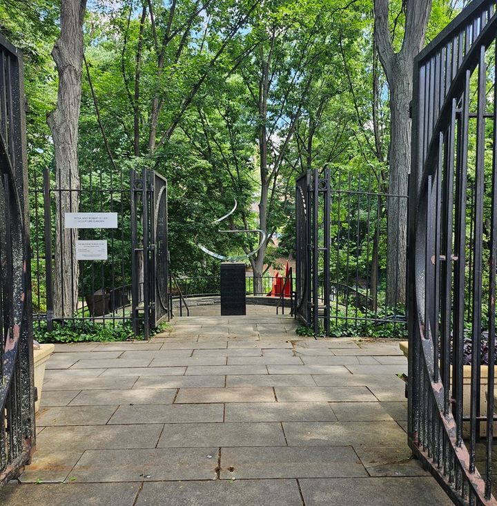 [사진=이한빛] H.레비 조각정원으로 이어지는 길, 그 끝엔 호세 루이즈 데 리베라의 ‘건설 140’(1971)이 놓였다. *재판매 및 DB 금지