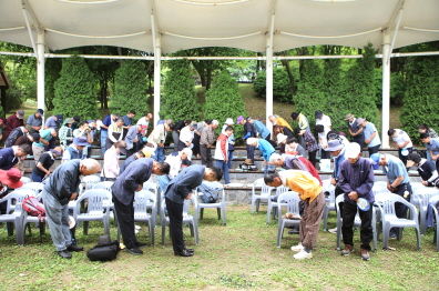 [논산=뉴시스]한유진은 30일 선비회원 발대식 참석자들이 공수 인사를 나누고 있다. 2024. 05. 31 *재판매 및 DB 금지